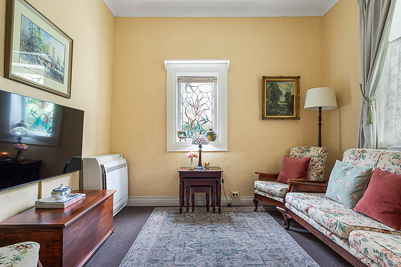 Arendon Cottage LR-2
